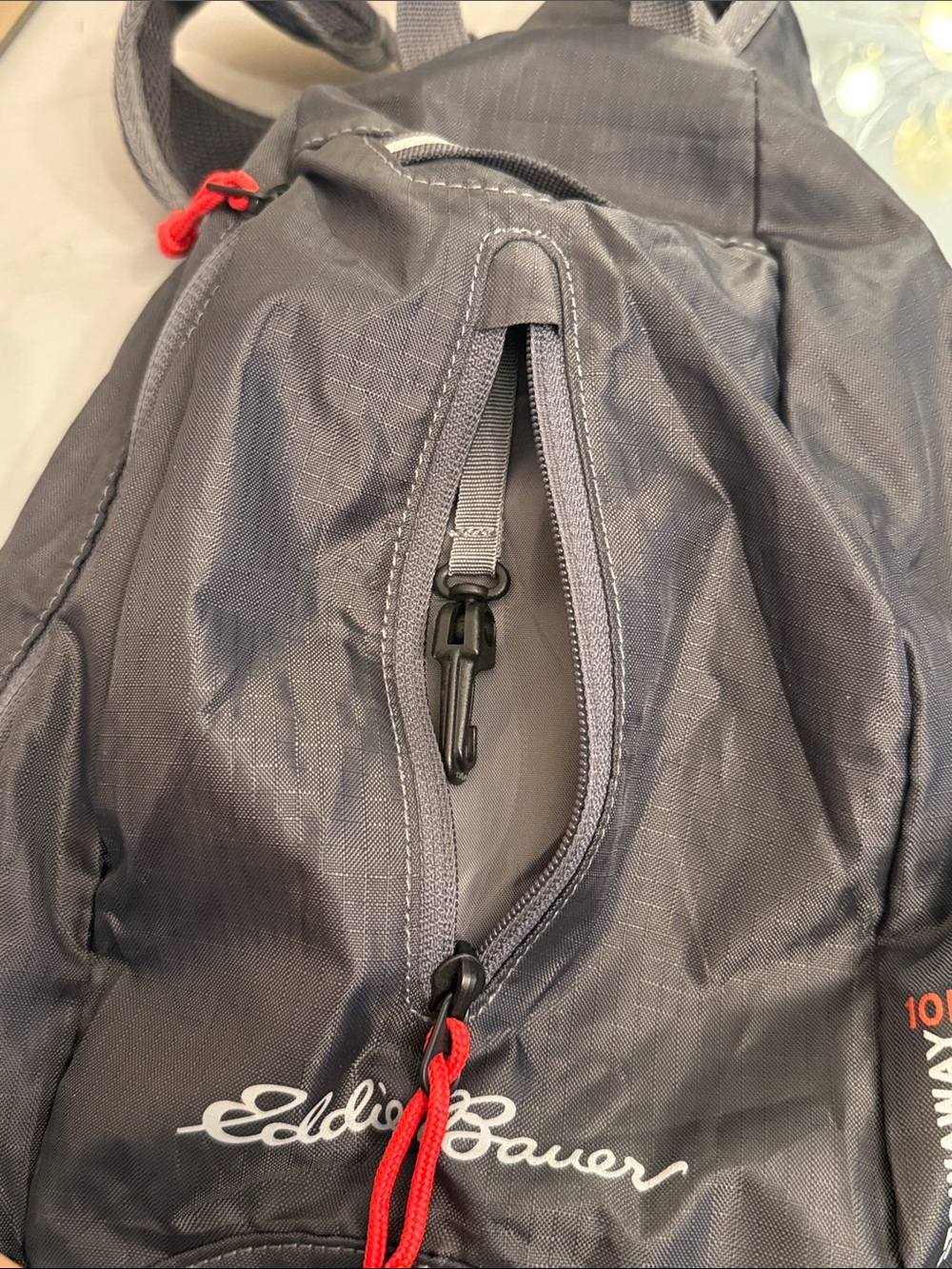 Eddie Bauer Stowaway 10L Black Packable Sling Backpack Red Accents - Picture 9 of 9